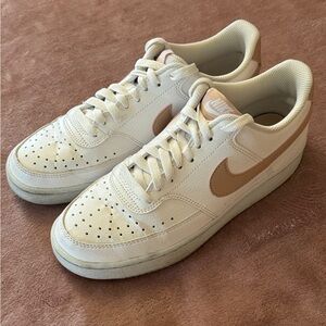 Nike Women’s Court Vision Low Next Nature Sneaker Size 8